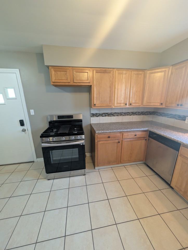 14804 Rockside Road - Photo 4 of 26