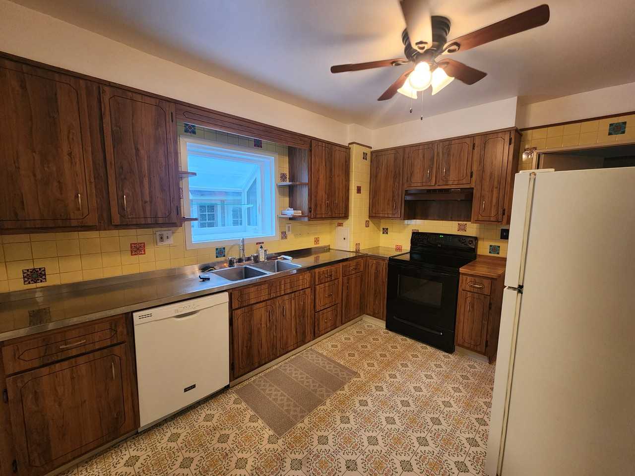 130 E 217th St - Photo 5 of 19