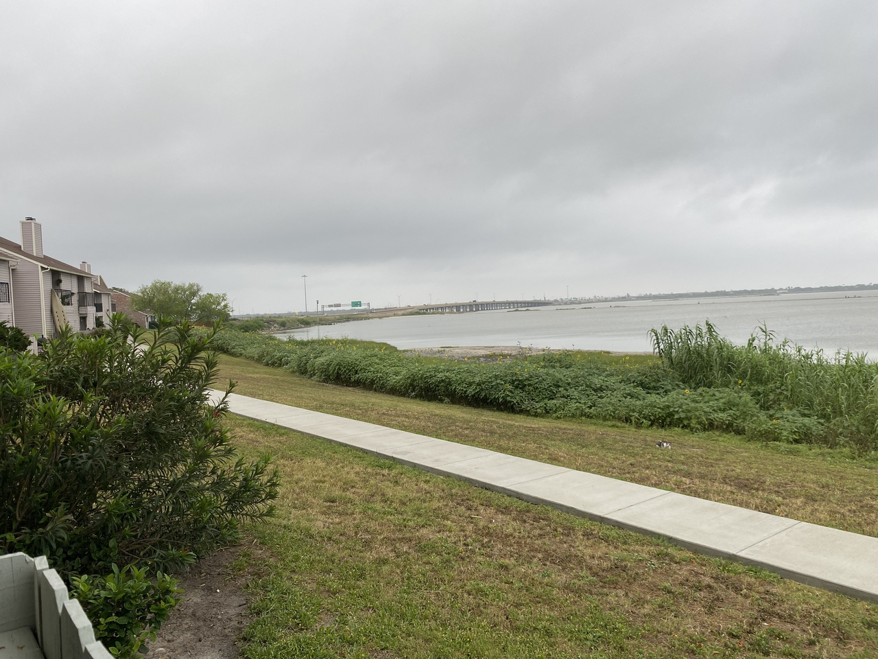 Water's Edge Apartments - Photo 4 of 107