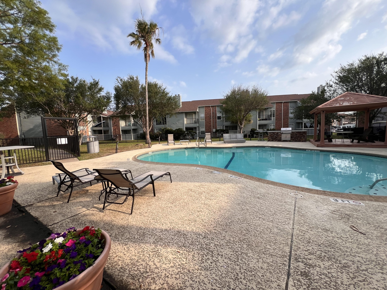 Water's Edge Apartments - Photo 6 of 107