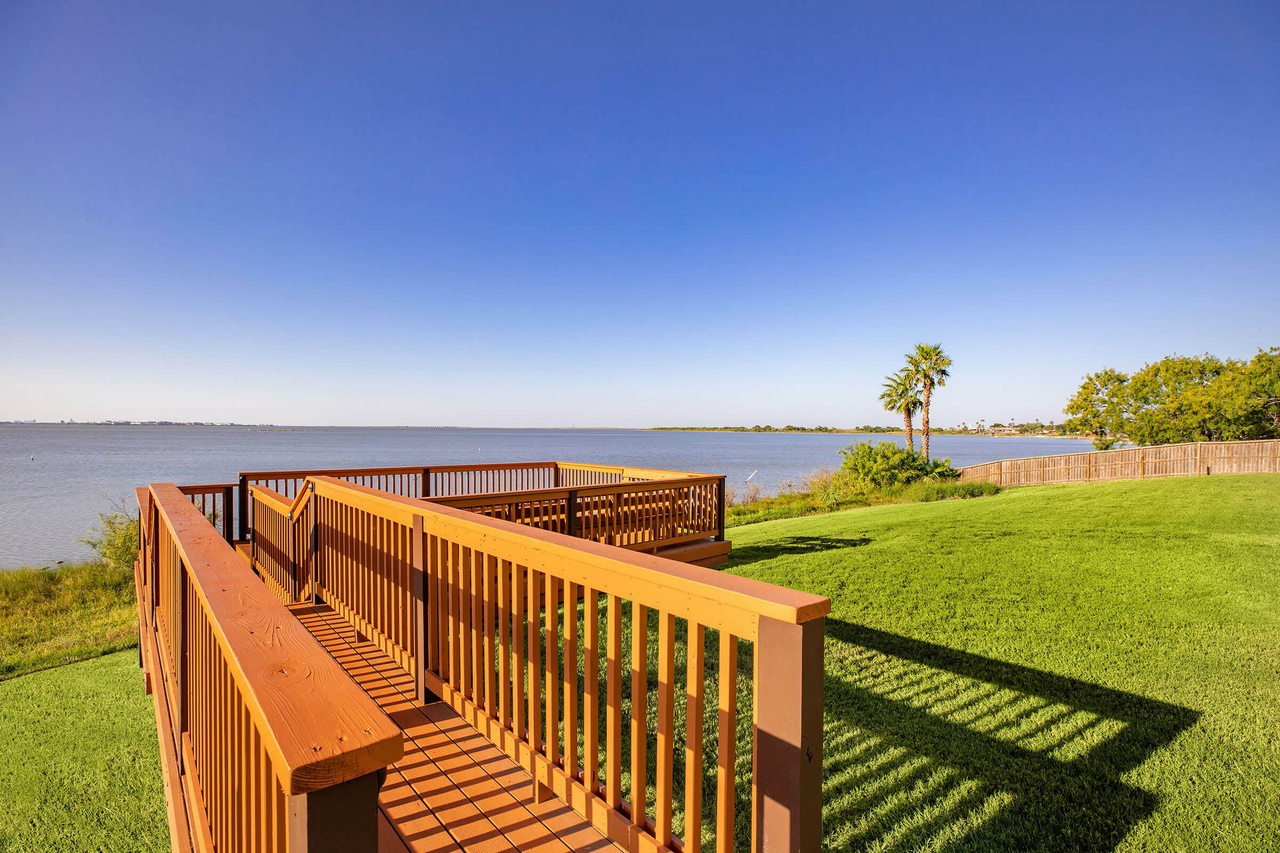 Water's Edge Apartments - Photo 7 of 107