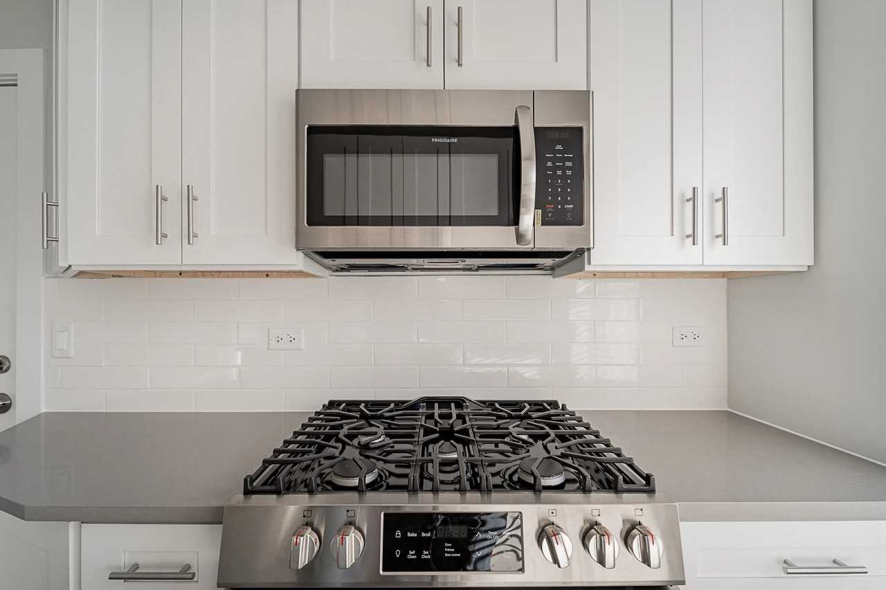 2759 N Kilbourn Ave #2759-2 - Photo 7 of 21