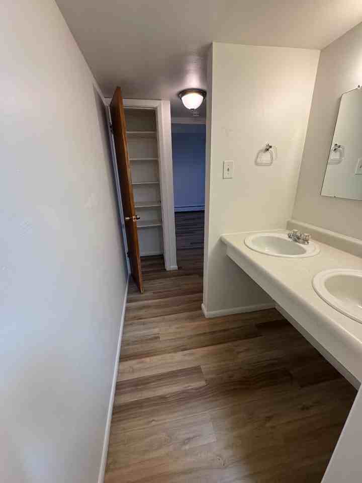 917 Sunset St - Photo 7 of 20