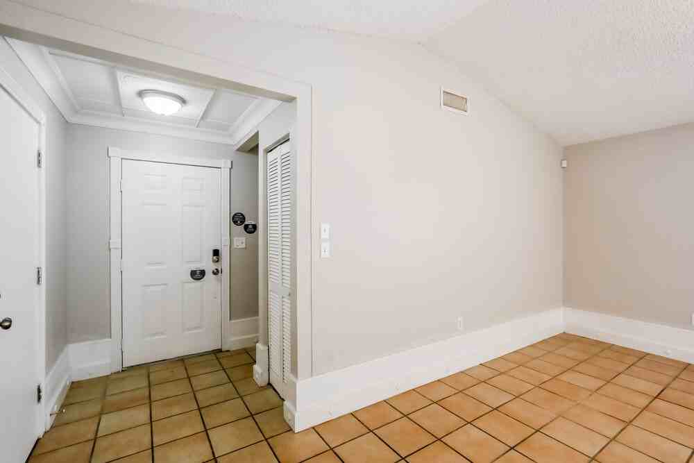 4430 Sw 72nd Way - Photo 4 of 16