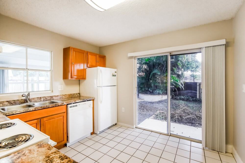 4430 Sw 72nd Way - Photo 7 of 16