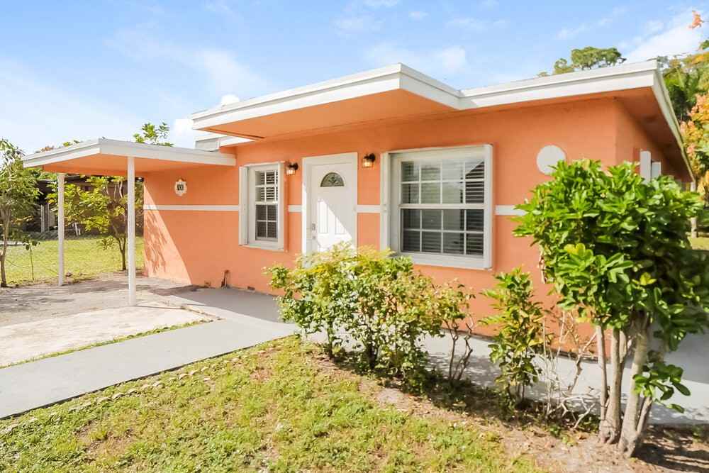 1001 Sw 25th Ave - Photo 3 of 16