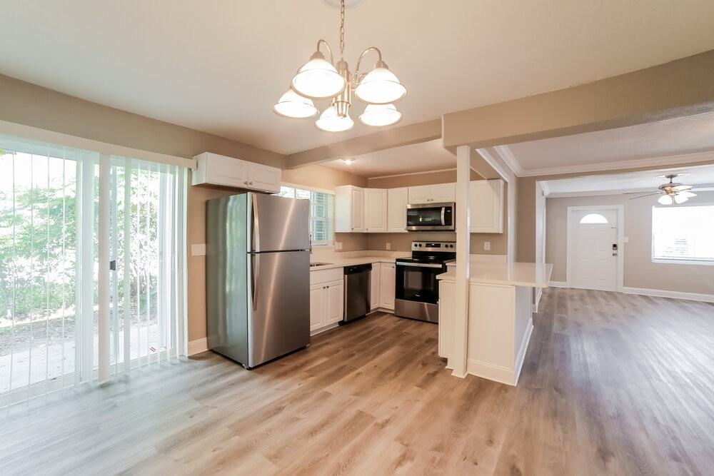 1001 Sw 25th Ave - Photo 5 of 16