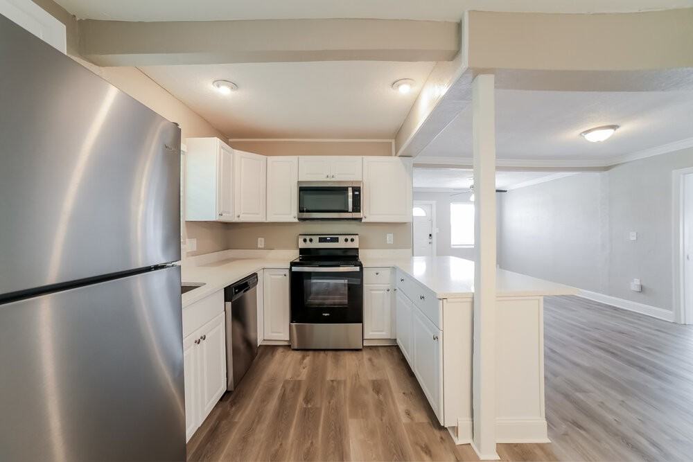 1001 Sw 25th Ave - Photo 7 of 16