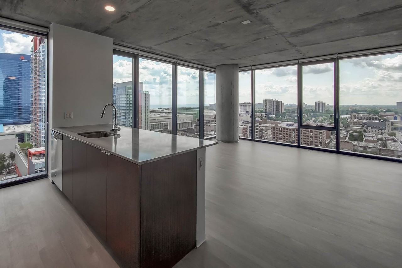 2217 S Wabash Ave #1807 - Photo 2 of 30