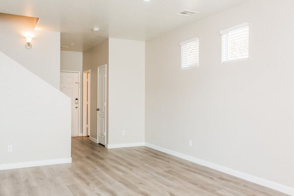 10584 La Campana St - Photo 4 of 17