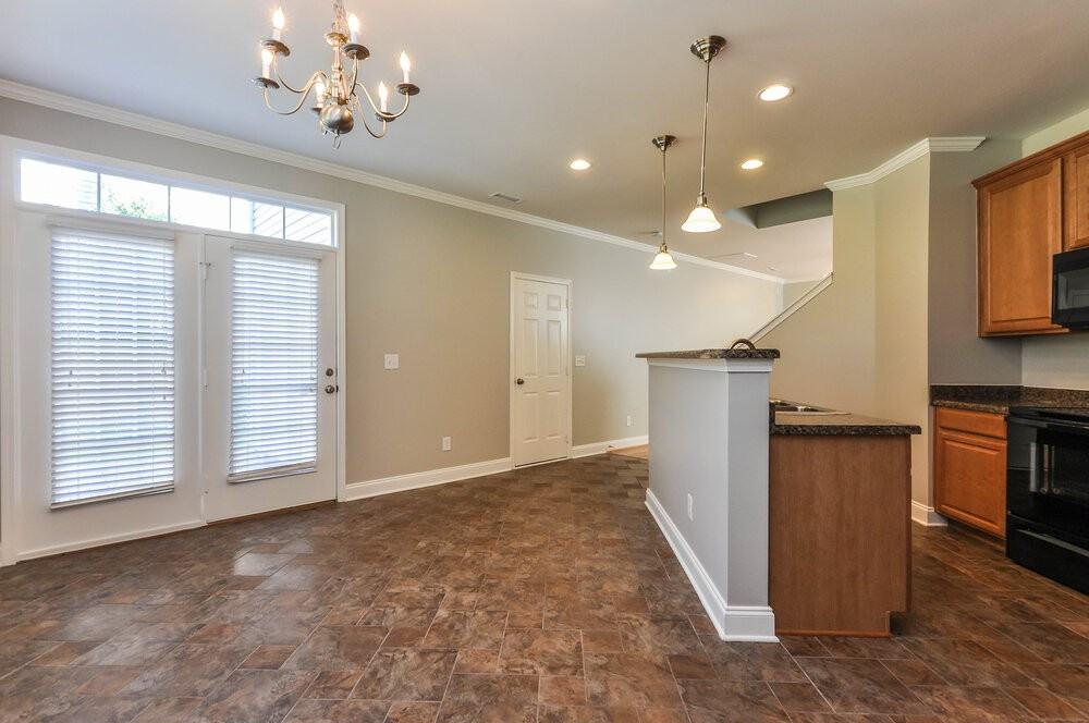 130 Norwich Dr - Photo 5 of 15