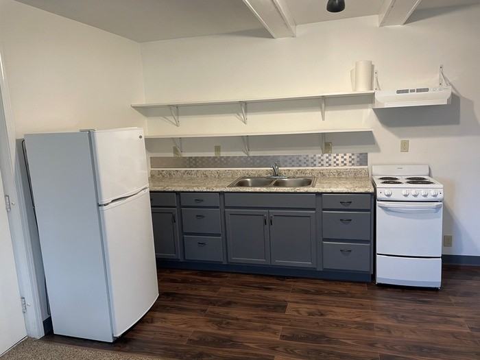 3601 Northeast 64th Street - Photo 3 of 10