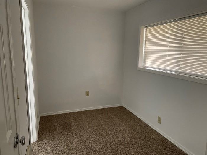 3601 Northeast 64th Street - Photo 7 of 10