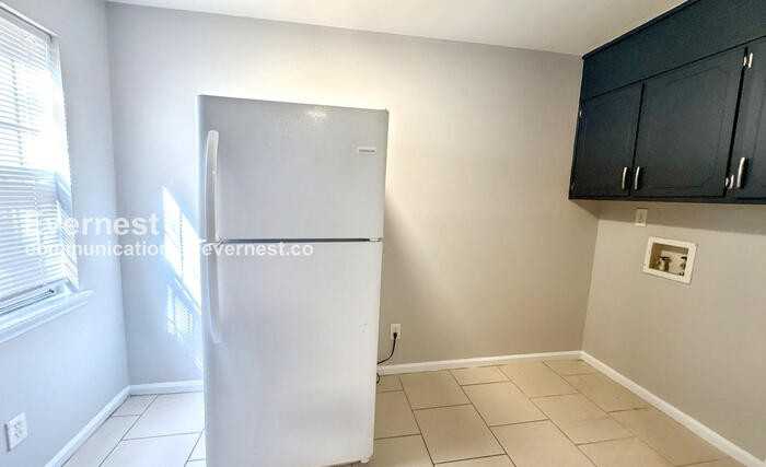 1100 Cotton Ave Sw #B - Photo 4 of 15