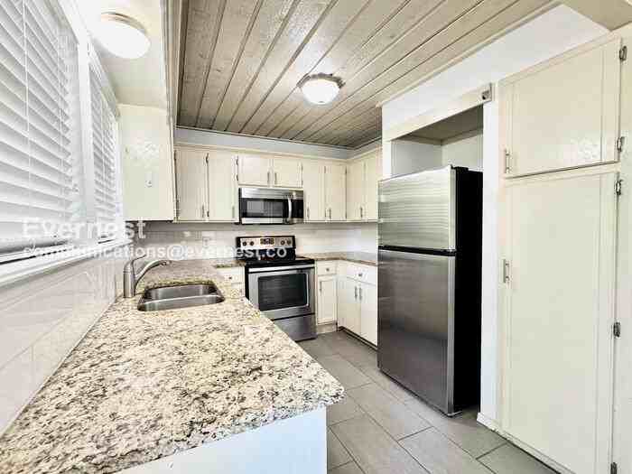 5117 S Lions Ave - Photo 3 of 25