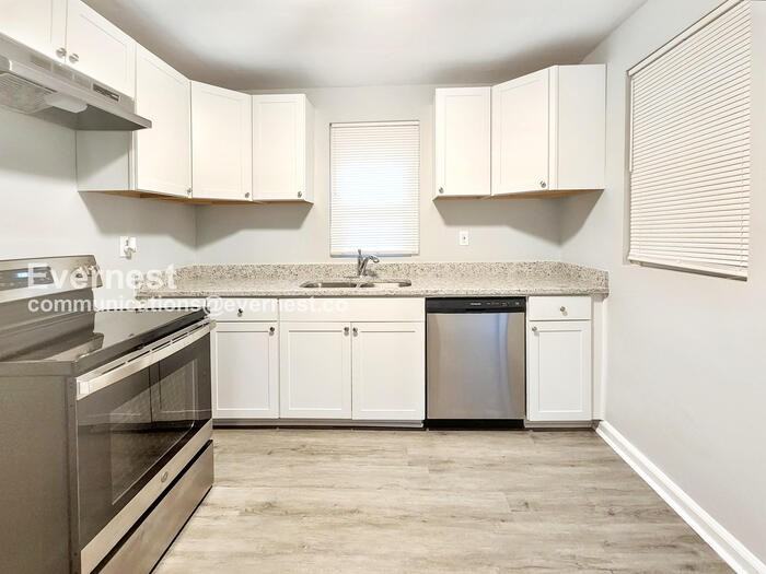 2672 Northview Ave - Photo 3 of 22