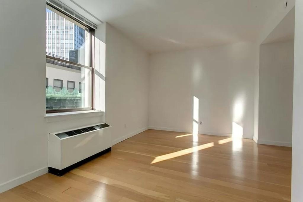 Wall St #19R - Photo 4 of 9