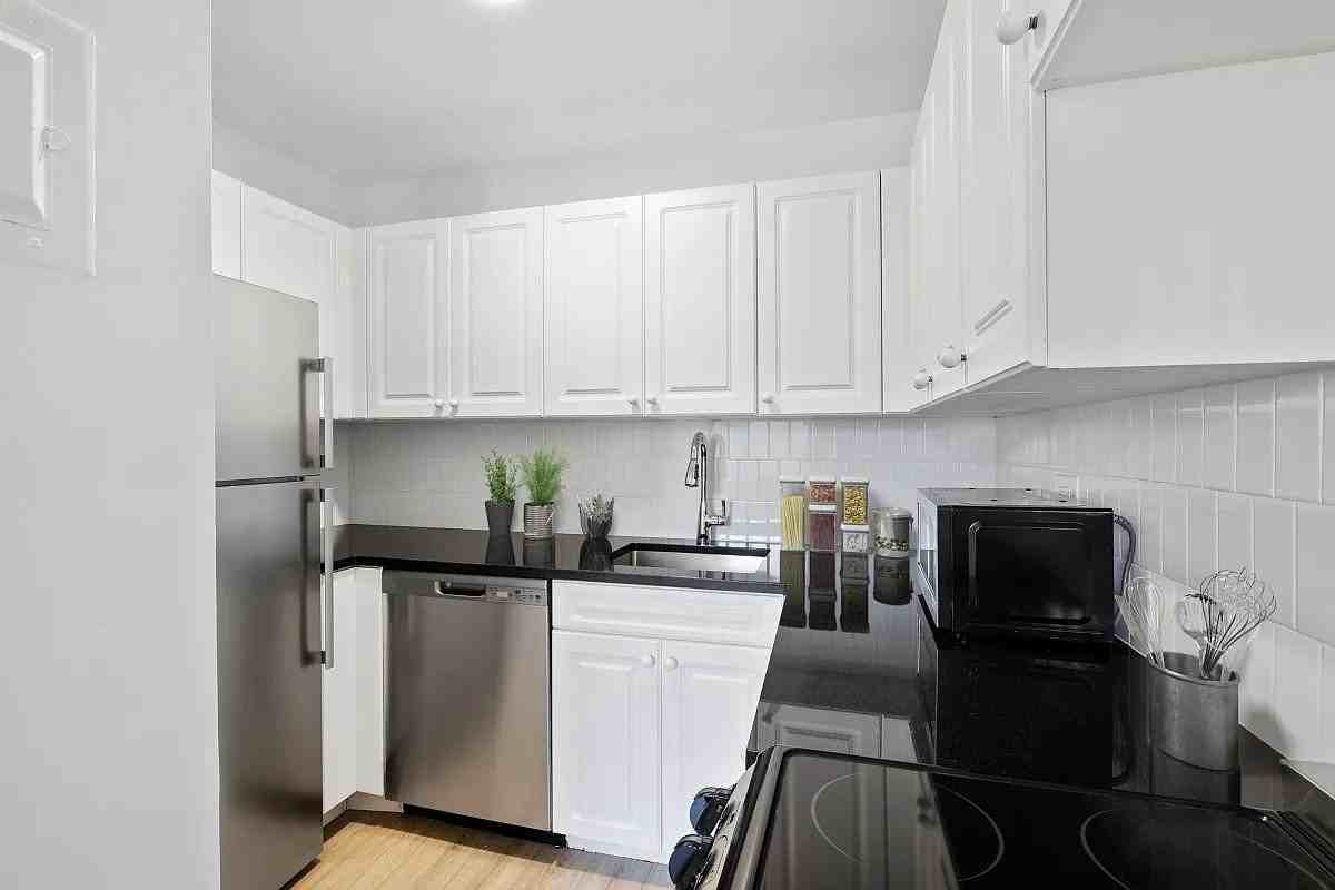 W 34th St #14C08 - Photo 4 of 5