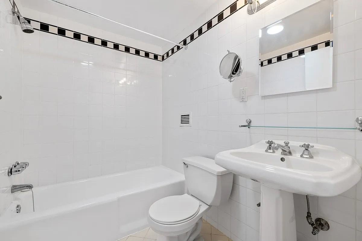 W 34th St #14C08 - Photo 5 of 5