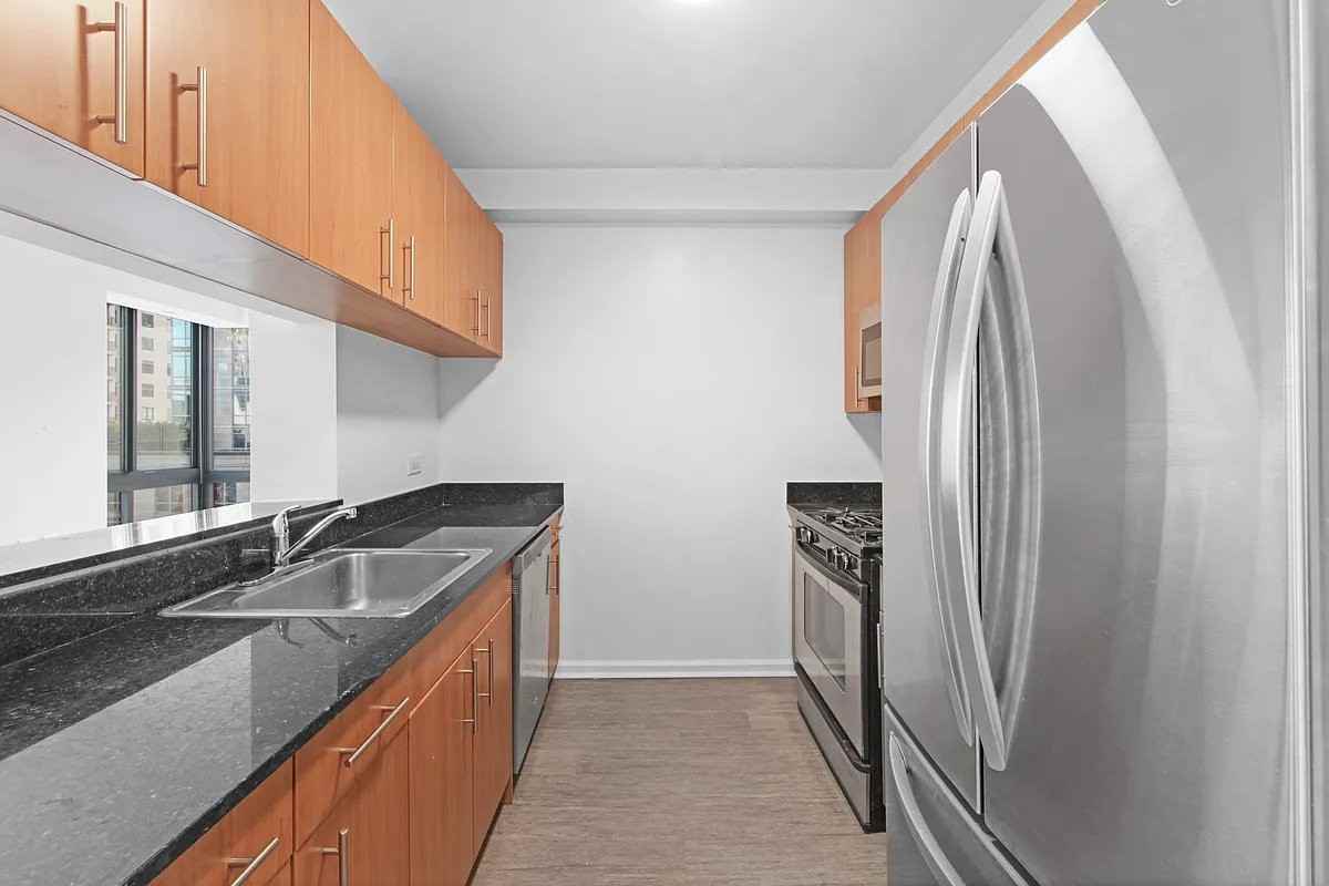 E 92nd St #20E - Photo 6 of 7