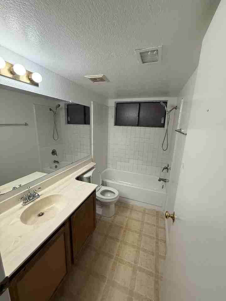 10021 North 65th Avenue - Photo 2 of 7