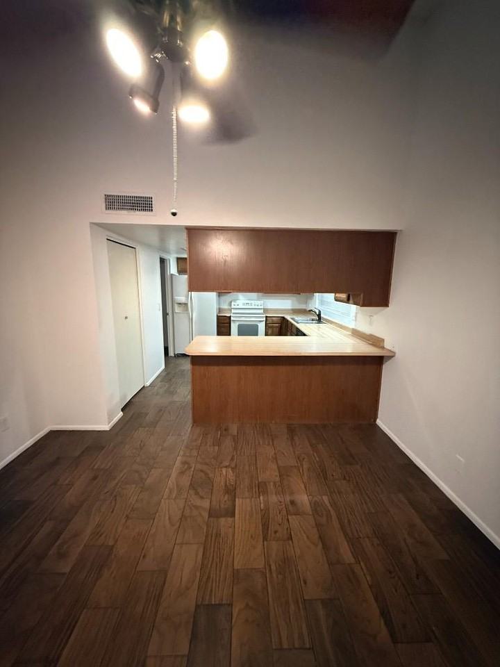 10021 North 65th Avenue - Photo 3 of 7