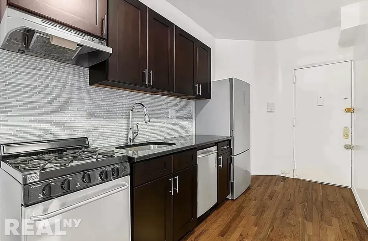 Perry St #1A - Photo 3 of 4