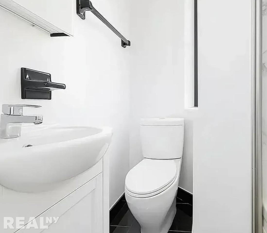 Elizabeth St #8 - Photo 4 of 4