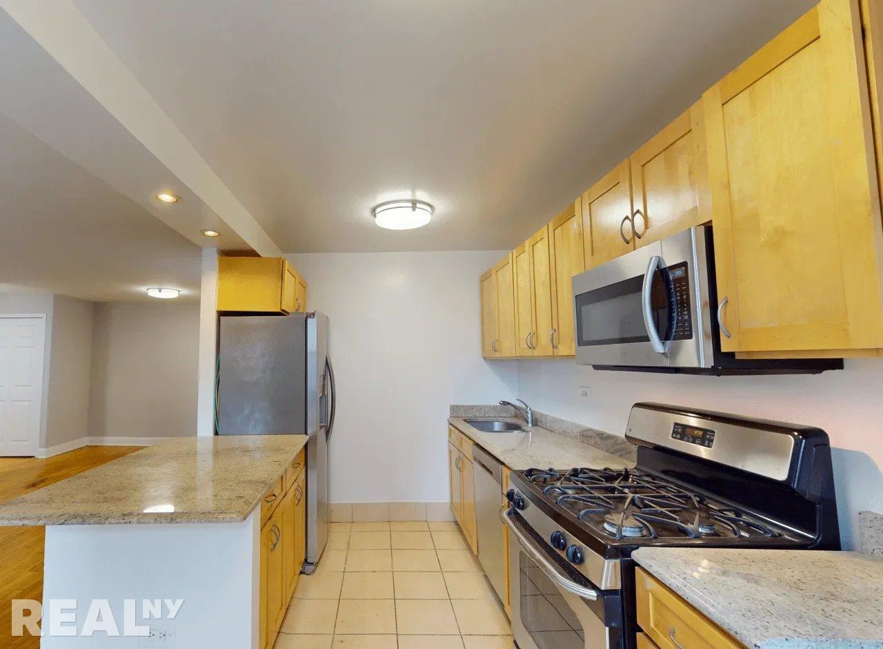 W 97th St #9E - Photo 5 of 7