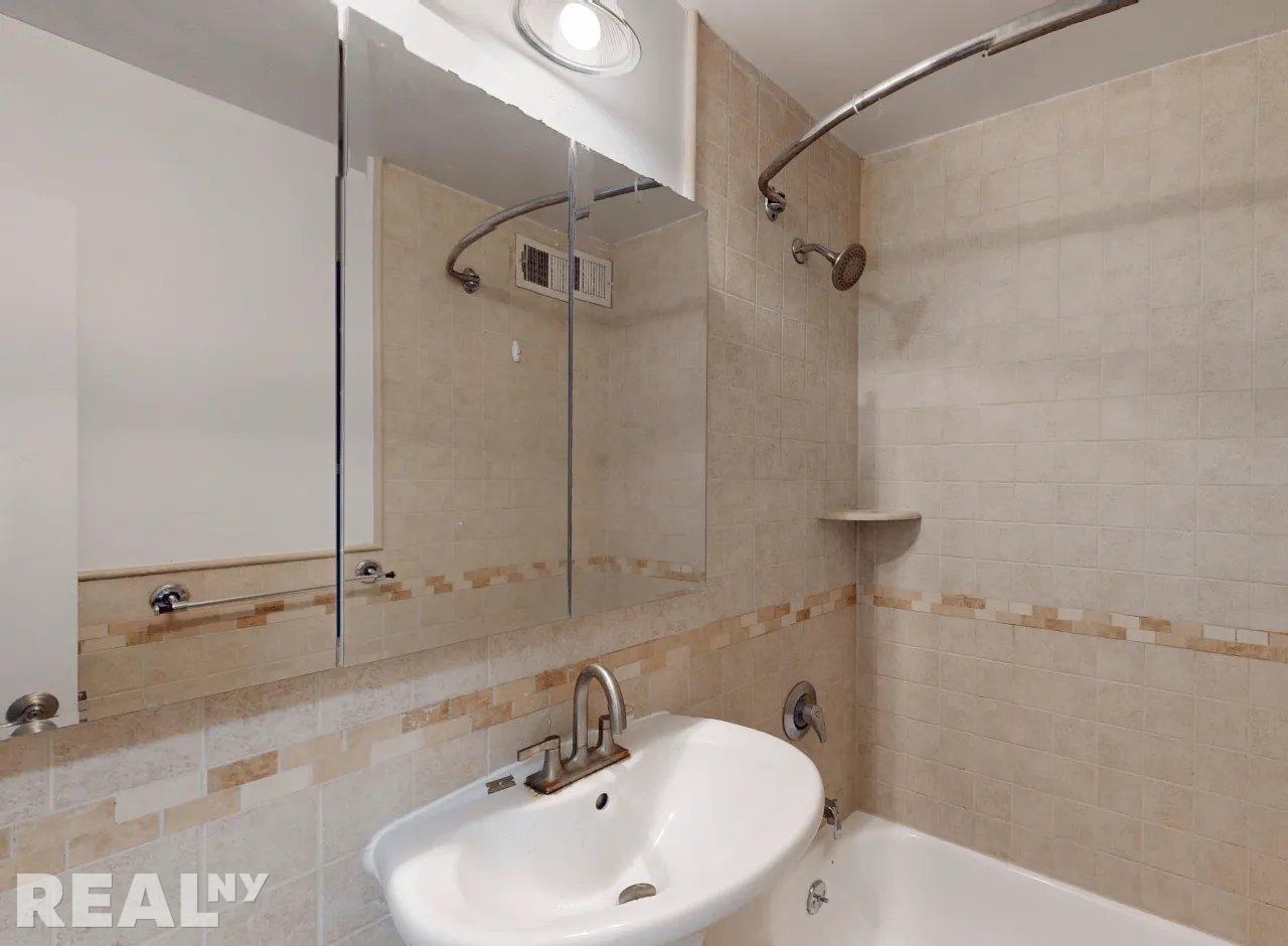 W 97th St #9E - Photo 6 of 7