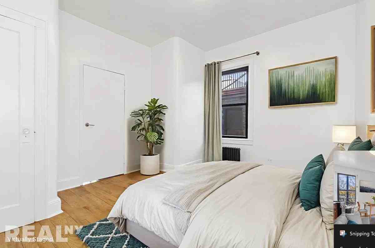 W 10th St #4B - Photo 3 of 7