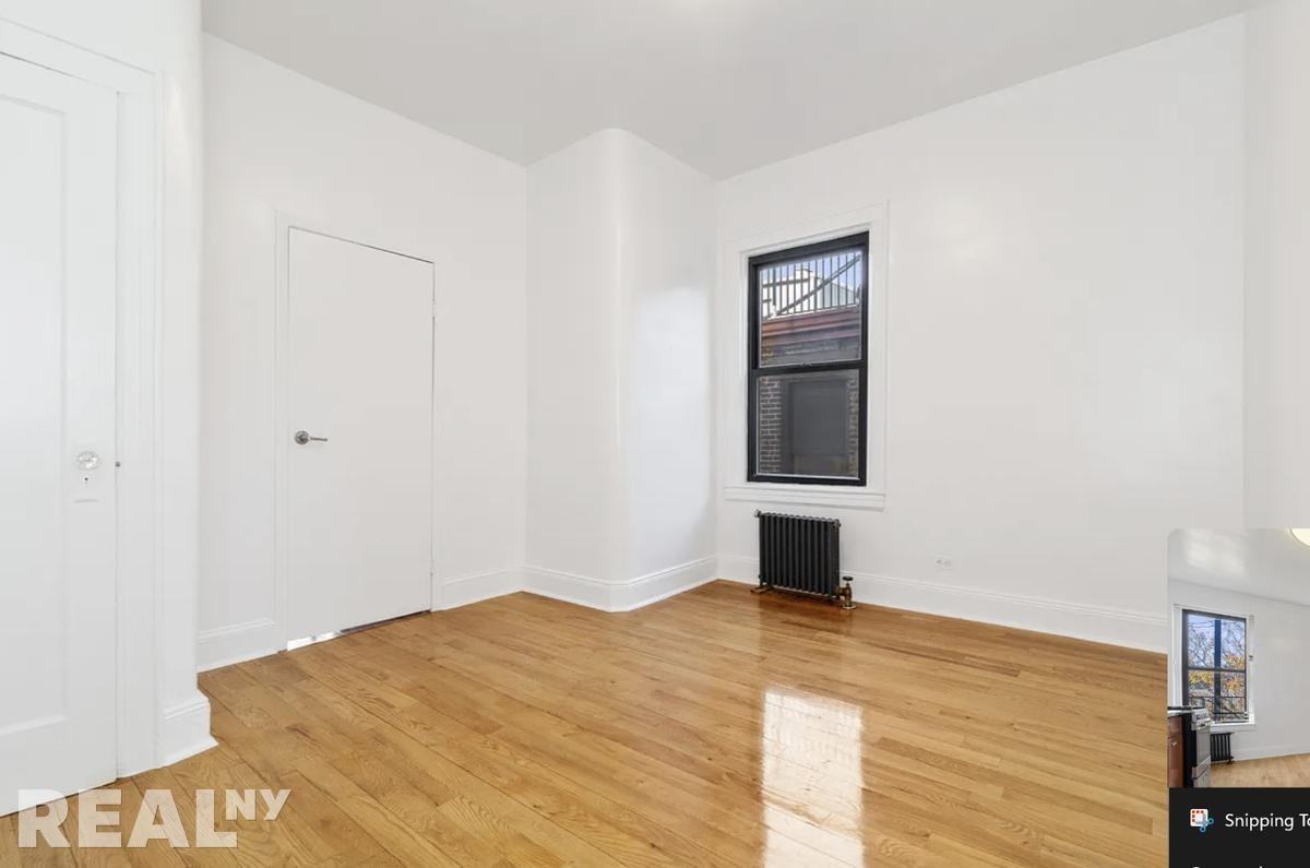 W 10th St #4B - Photo 6 of 7