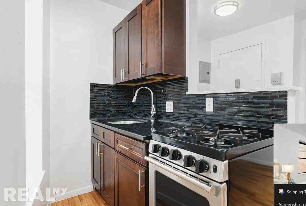 Greenwich Ave #5 - Photo 2 of 4