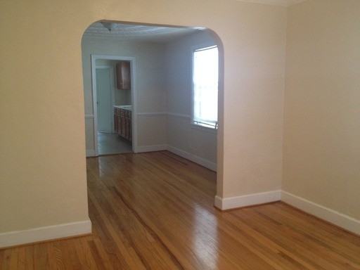 1220 32nd St - Photo 2 of 10