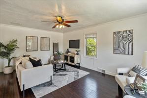 featured image of 6 W Miller St