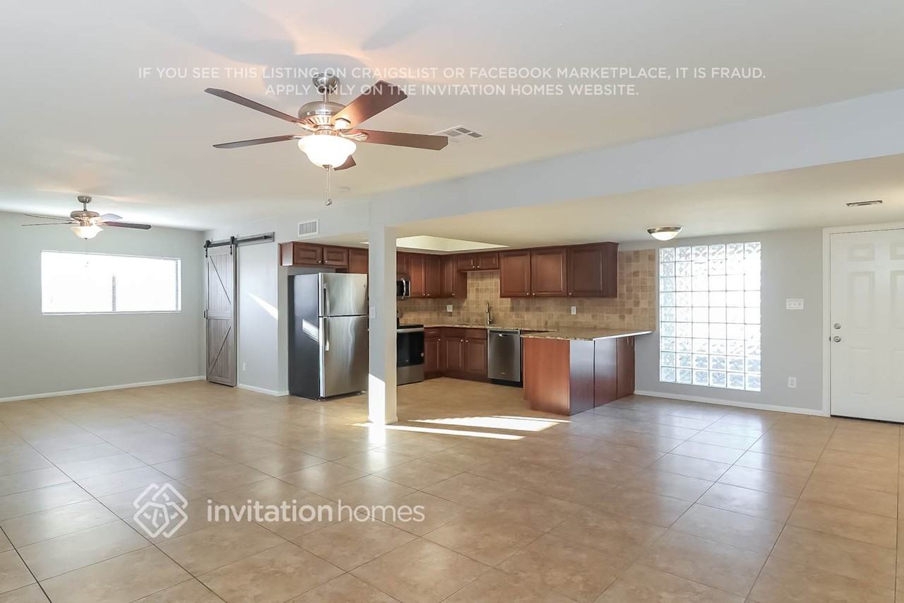 3039 E Dahlia Dr - Photo 3 of 16