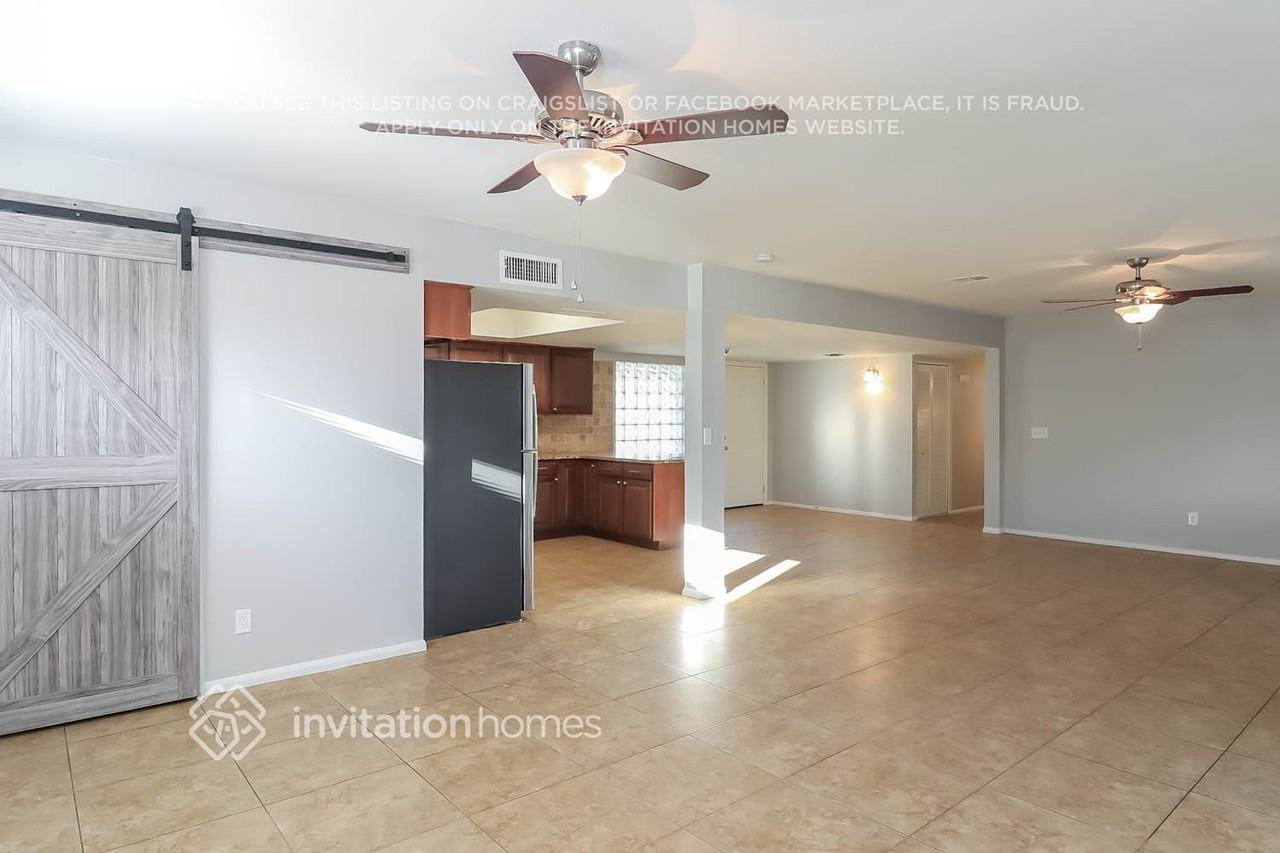 3039 E Dahlia Dr - Photo 4 of 16