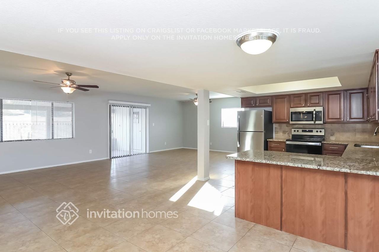 3039 E Dahlia Dr - Photo 5 of 16