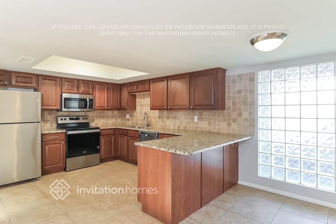 3039 E Dahlia Dr - Photo 7 of 16