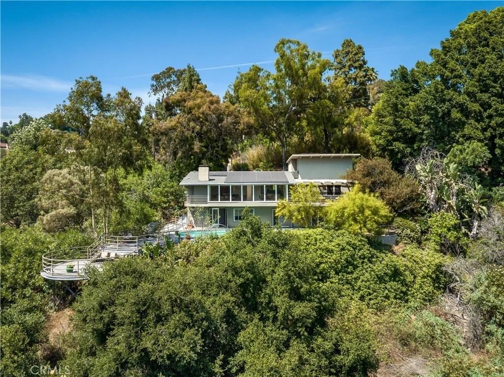 2870 Benedict Canyon Dr - Photo 2 of 27