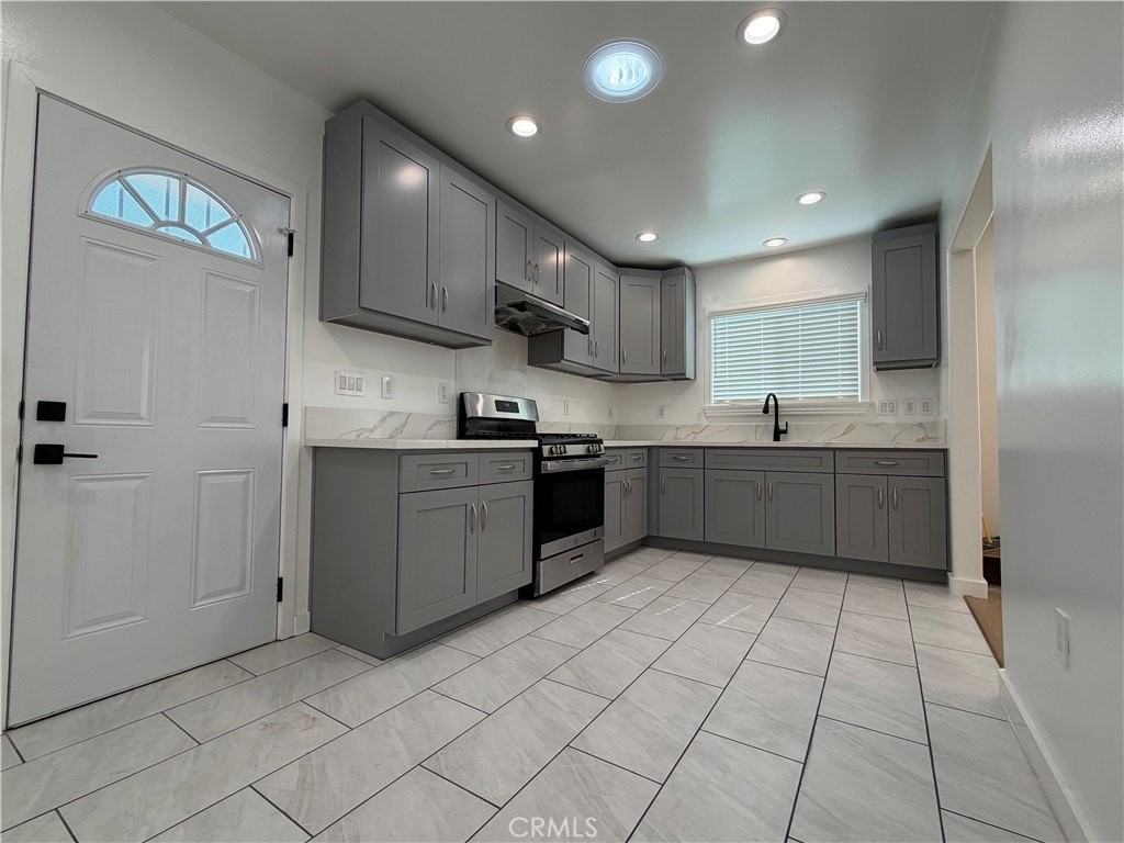 111 E Newby Ave - Photo 7 of 19