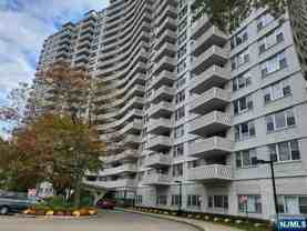 2000 Linwood Ave Apt 9d - Photo 1 of 1