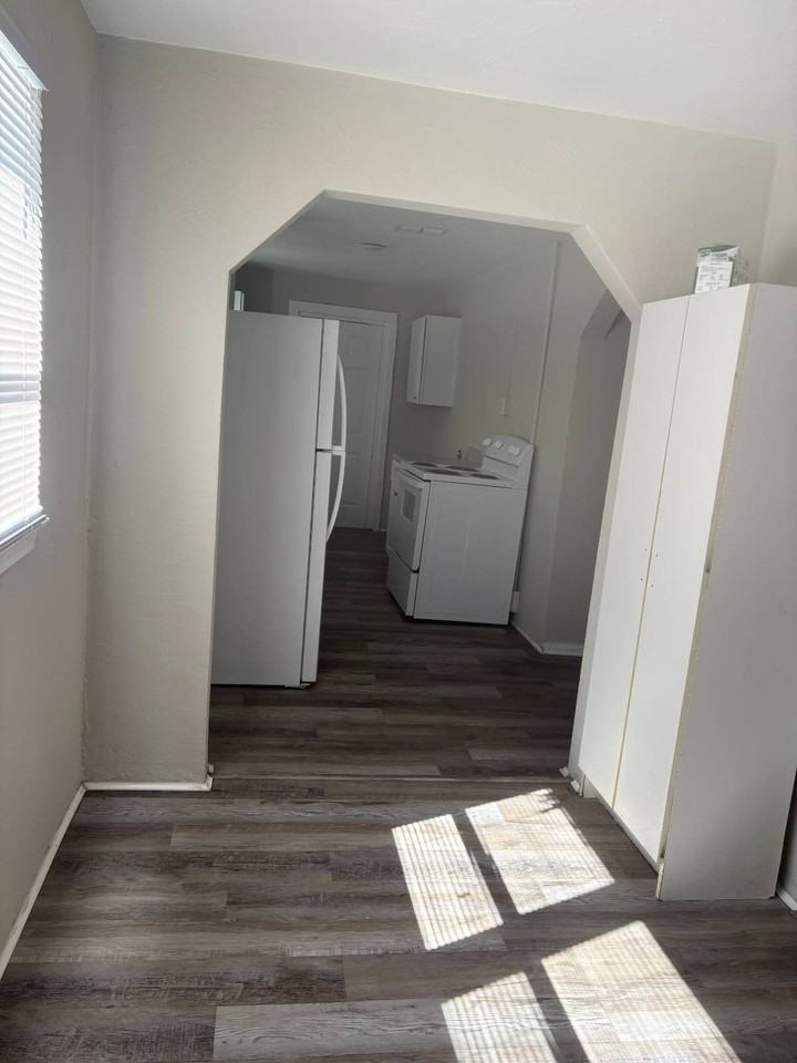 12420 N Florida Ave - Photo 3 of 10