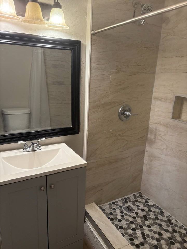 12420 N Florida Ave - Photo 4 of 10