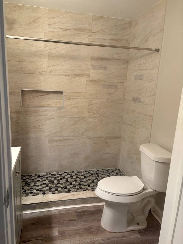 12420 N Florida Ave - Photo 5 of 10