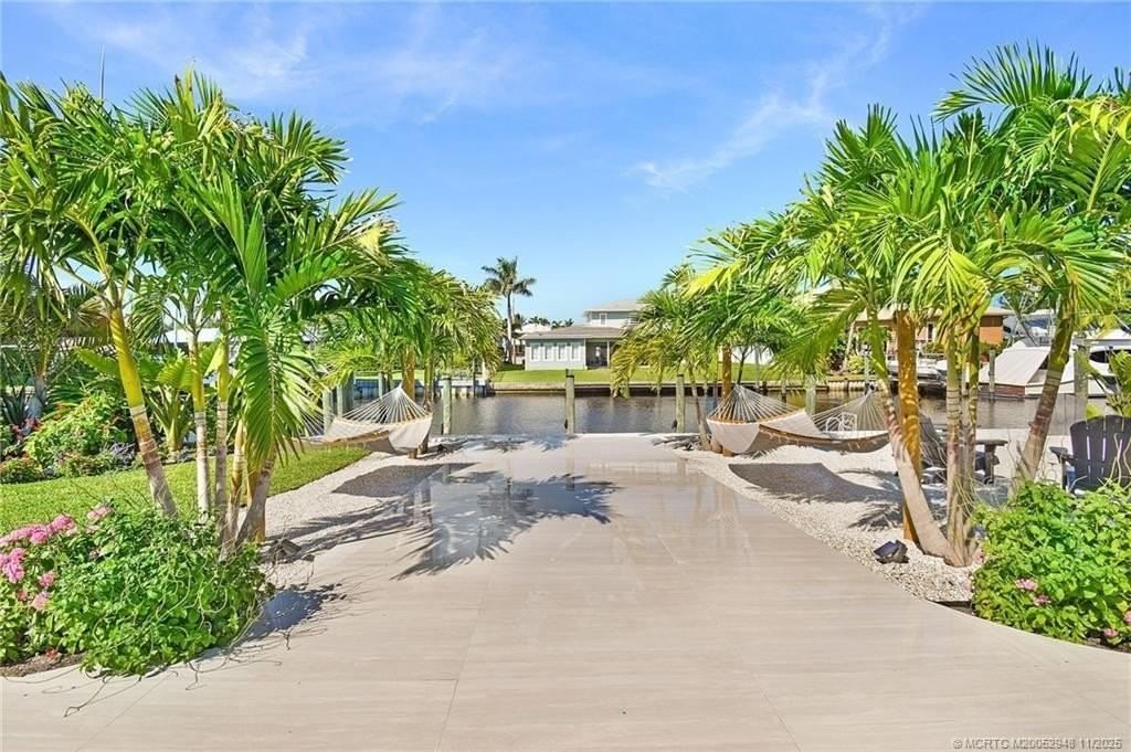 1425 Sw Egret Way - Photo 3 of 48