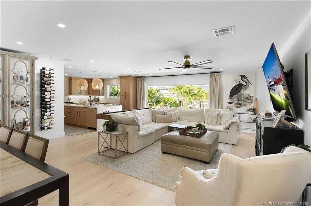 1425 Sw Egret Way - Photo 2 of 48