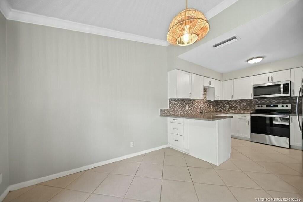 4181 Sw Egret Pond Ter - Photo 4 of 24