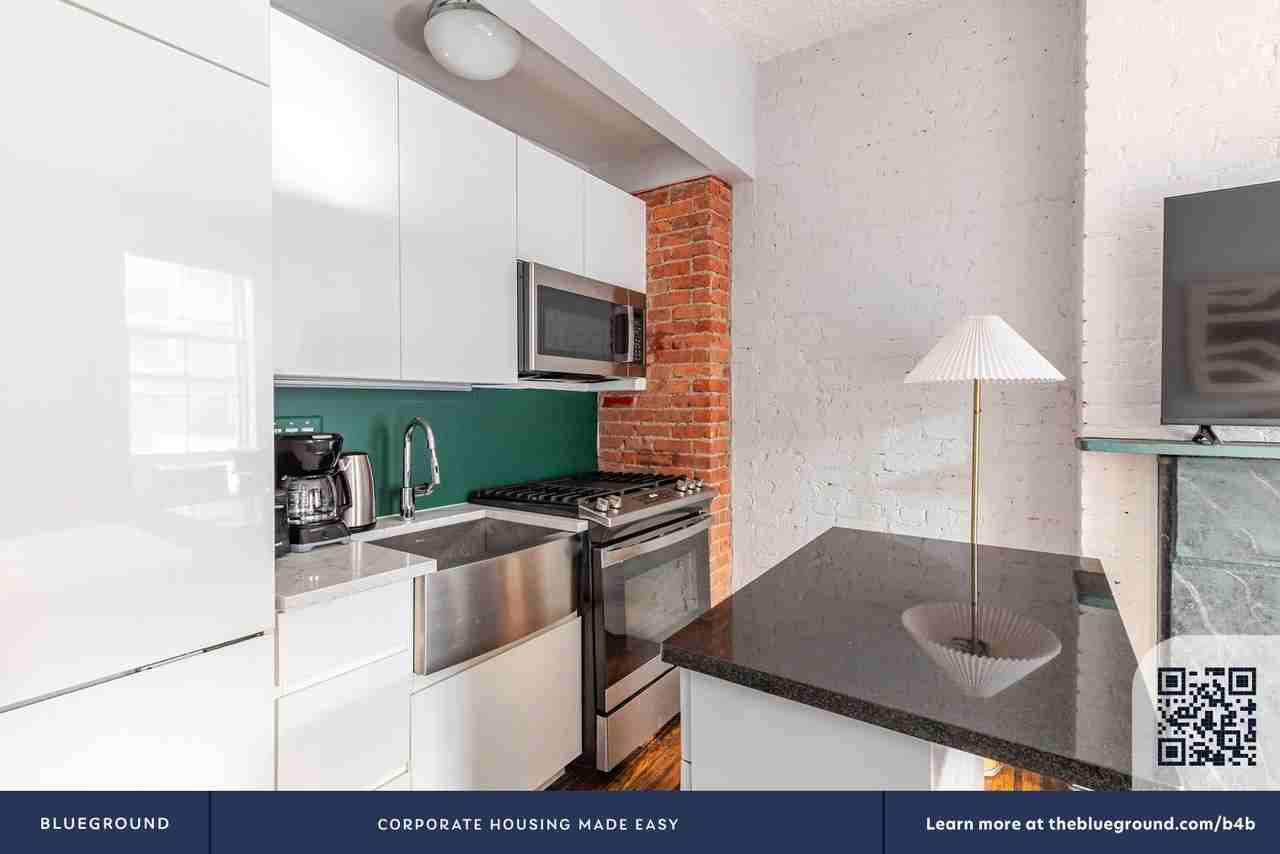 51 Leroy Street - Photo 5 of 18