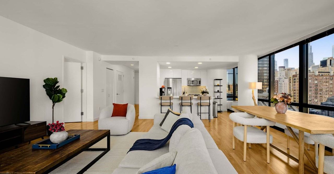 1113 York Avenue - Photo 6 of 44